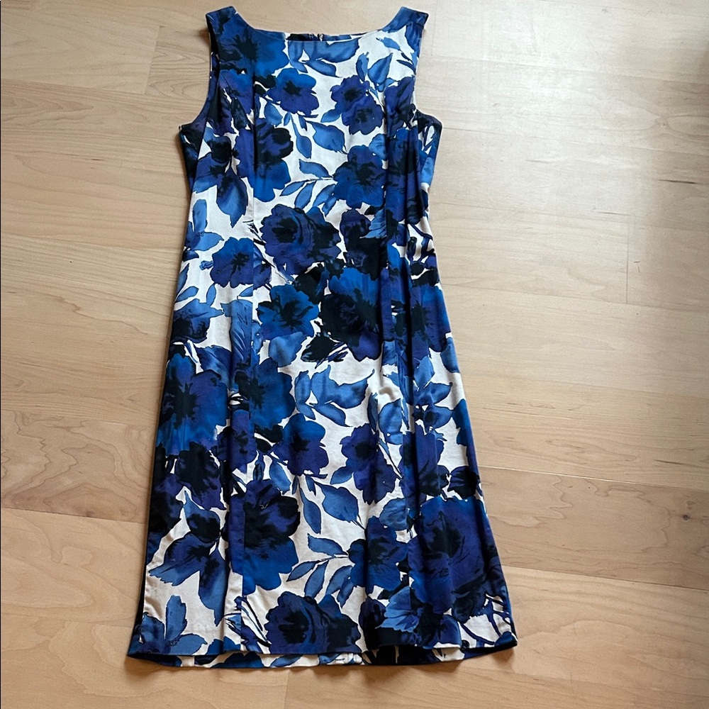 Lauren Ralph Lauren size 6 Blue and White Floral Midi Dress